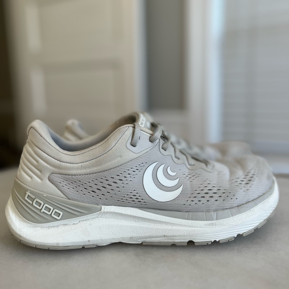 🎀 Topo Athletic Ultrafly 4 womens size 7.5🎀 used condition